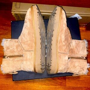UGG Classic Mini Double Zip - Size 9W